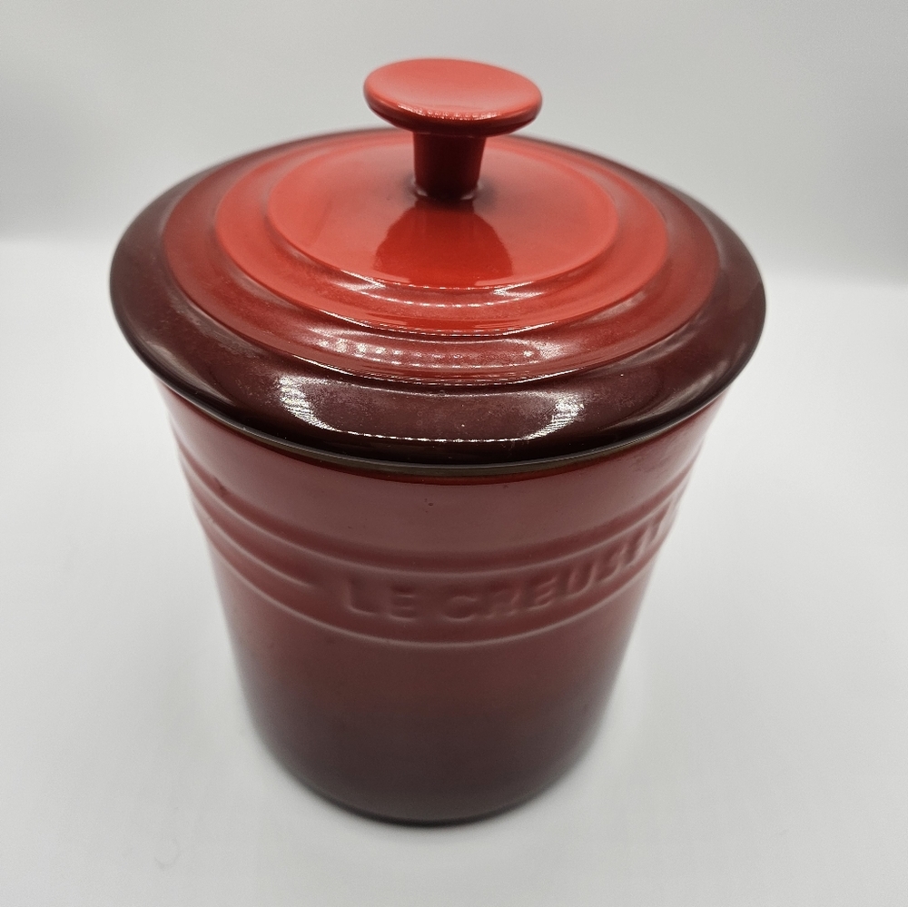 Le Creuset Cerise Red Stoneware Lidded Small Canister 2.5 Quart Retired EUC